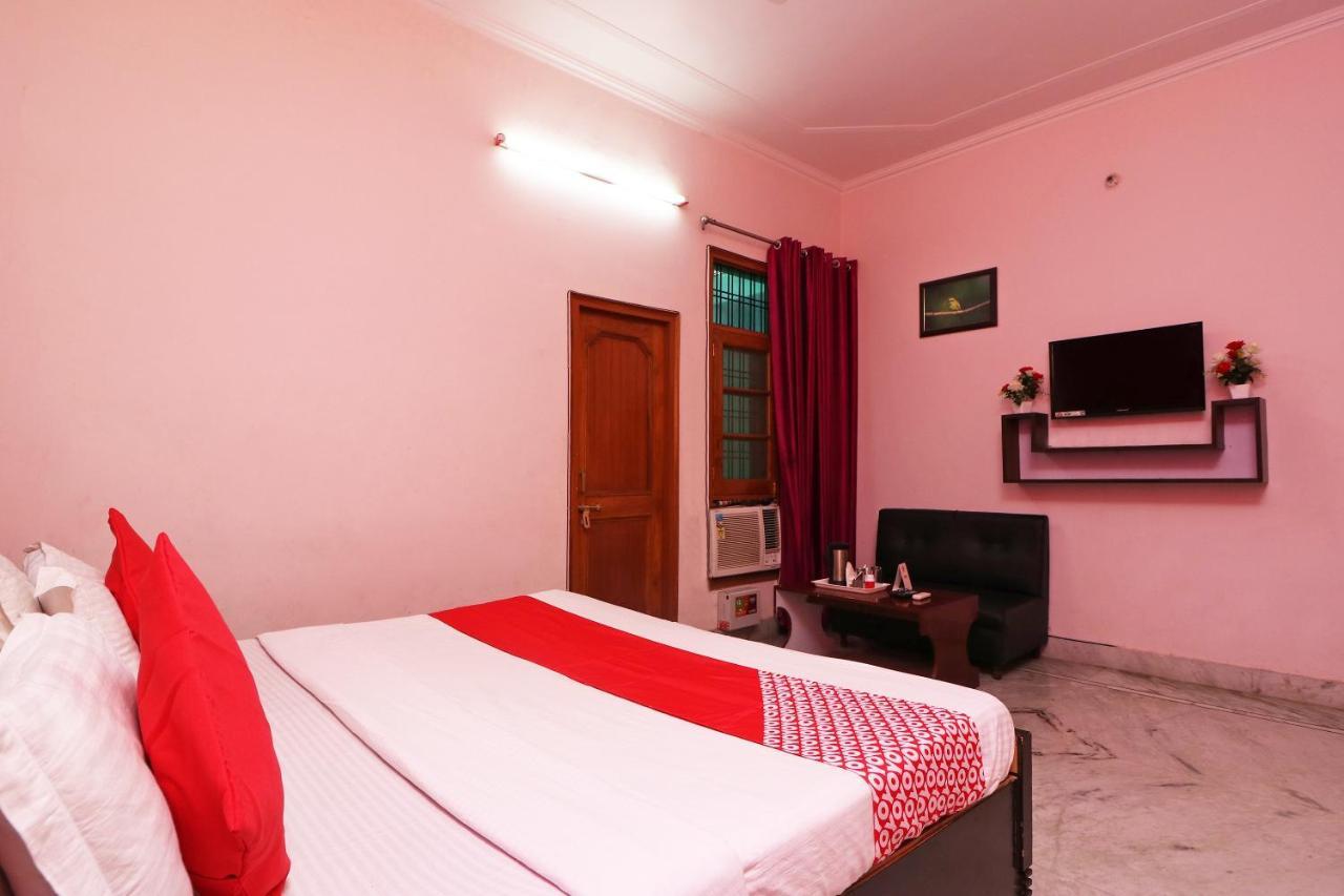 Oyo 9008 Hotel Jmd Inn Chinhat Exterior foto