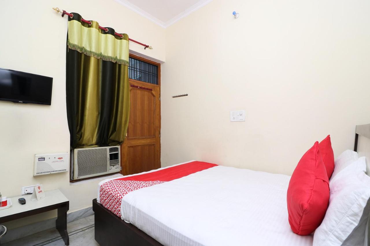 Oyo 9008 Hotel Jmd Inn Chinhat Exterior foto